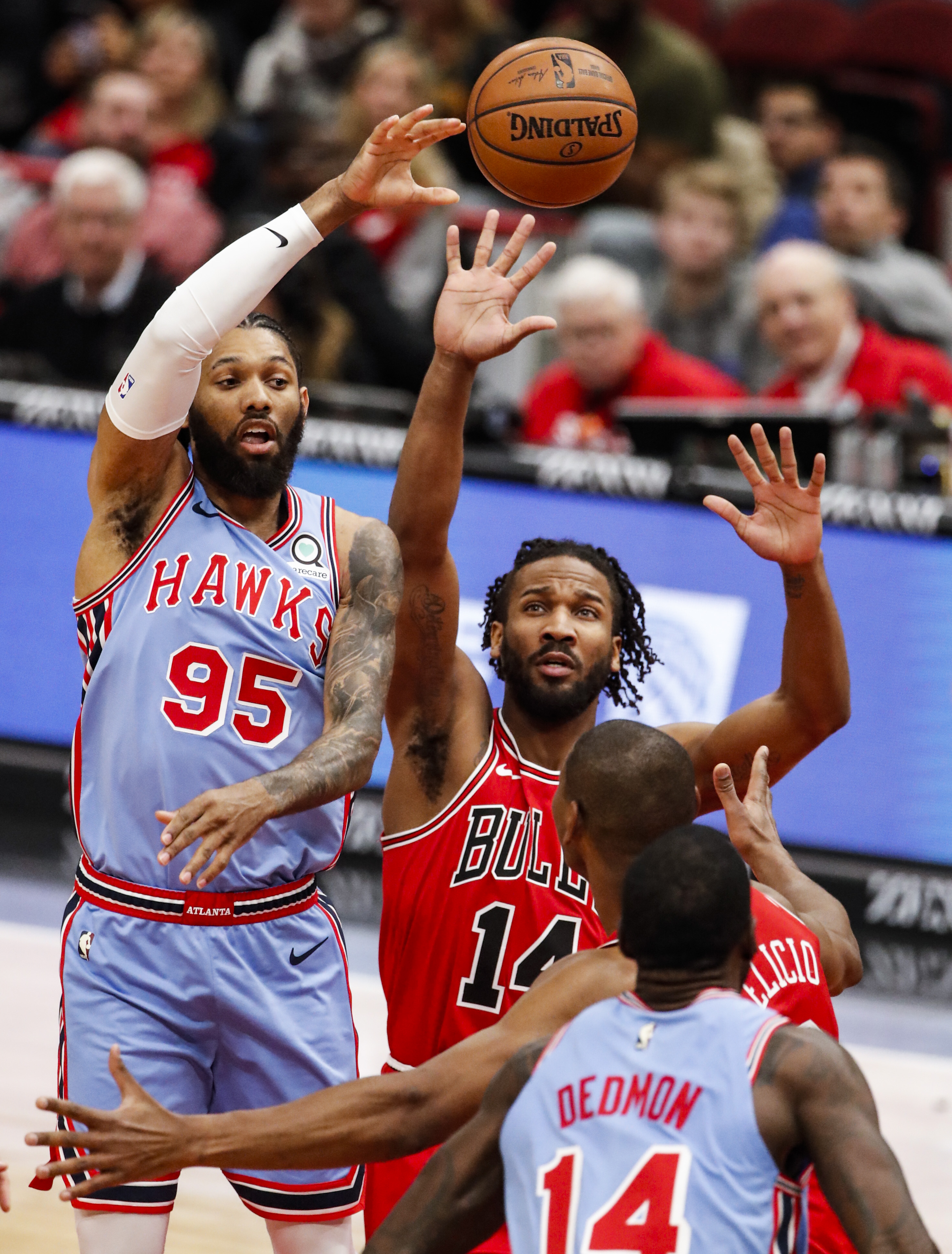 欧宝体育-包含今晨埃因霍温扳平良机今夜利物浦调整名单以备CBA常规赛，这操作让人直呼：芝加哥公牛赛后绝杀压哨的词条